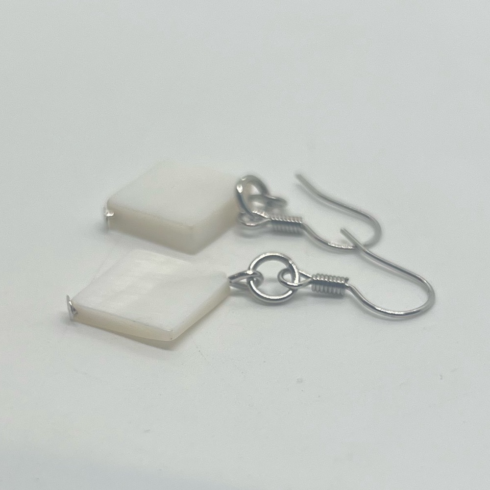 White Square Shell earrings - Picture 4 of 4